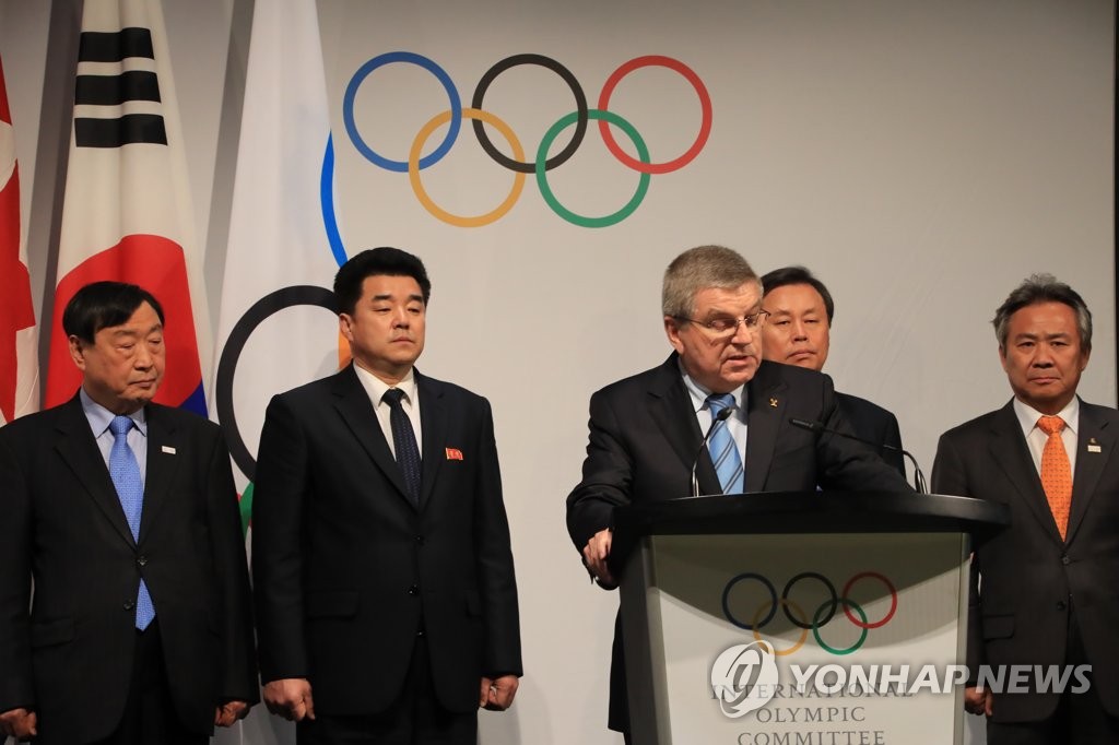 남북 평창 회담 후 합의 내용 발표하는 IOC 위원장