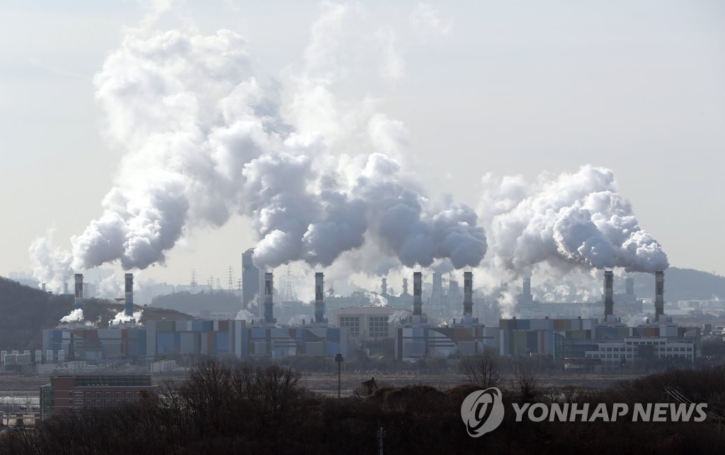 '최강 한파'…수증기 내뿜는 발전소 굴뚝