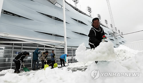 개회식장 주변 제설작업