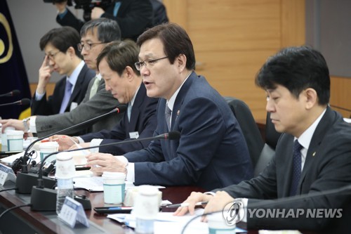 금융회사 지배구조 개선방안 발표하는 최종구 위원장