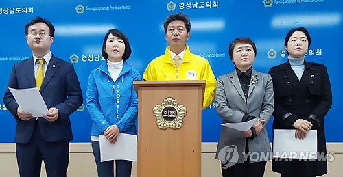 "4인 선거구 쪼개지 마라"