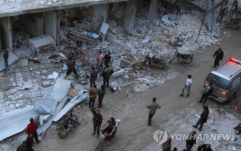 폭격에 파괴된 시리아 이들리브…"러시아 소행인 듯"