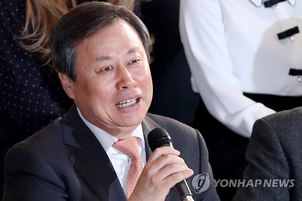 대국민 인사하는 도종환