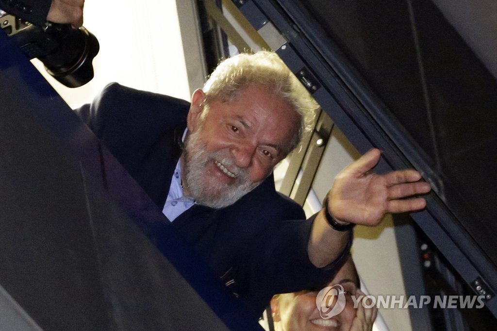 브라질 법원, 룰라 전 대통령에게 체포 명령