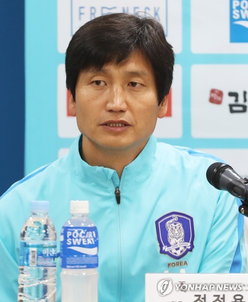 인사말 하는 정정용 감독