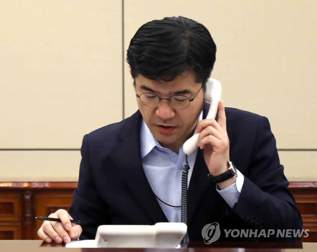 청와대, 남북 정상 간 '핫라인' 시험 통화 성공