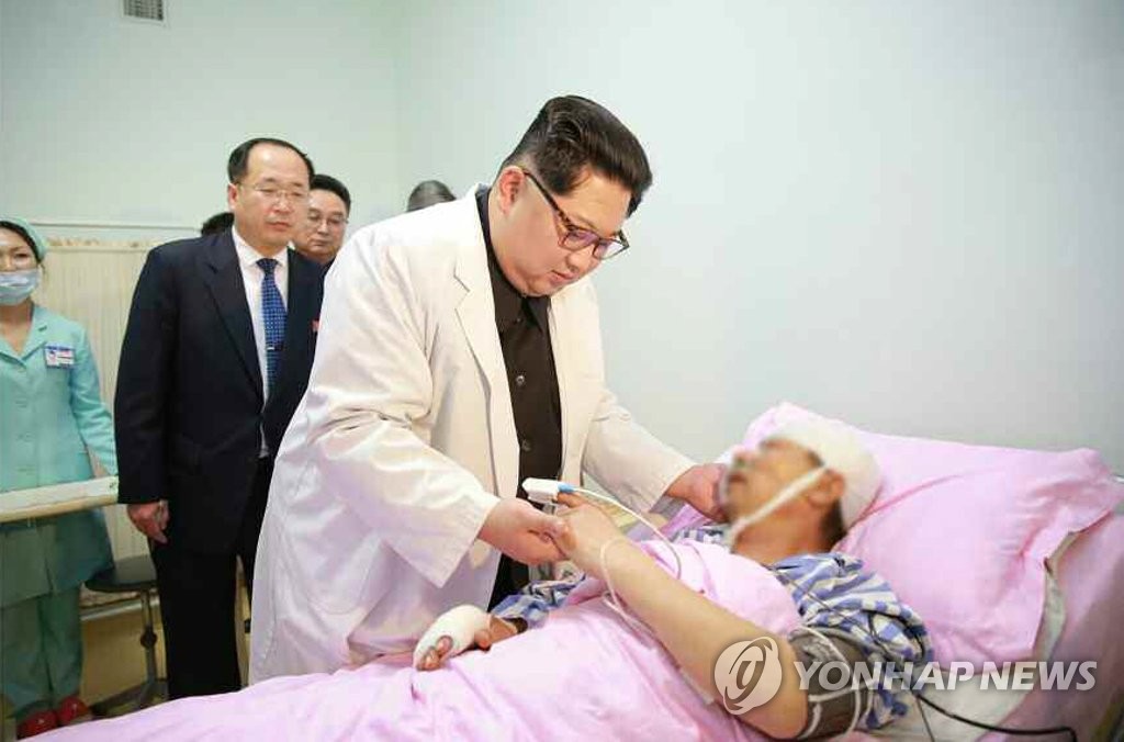 부상 중국인 병원 찾은 김정은 위원장