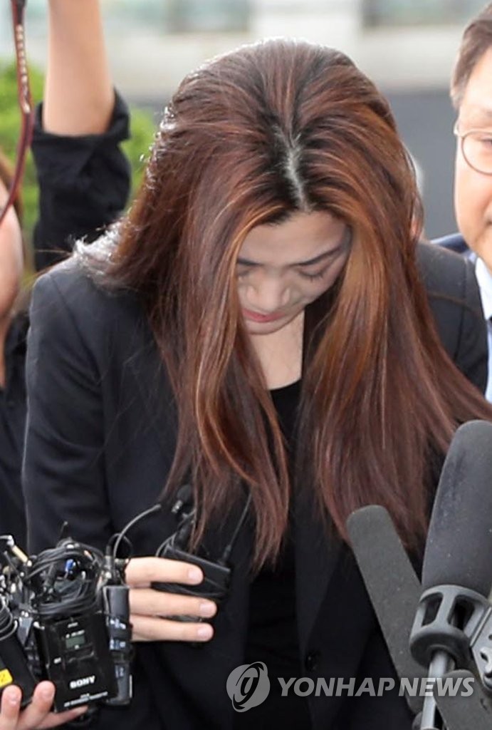 '물벼락 갑질' 고개 숙인 조현민