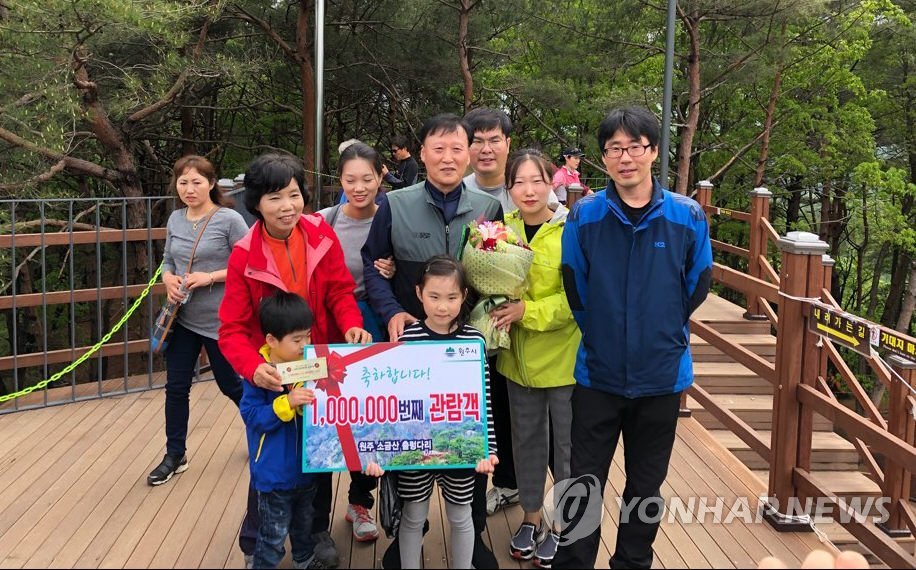 원주 소금강 출렁다리 관람객 100만명 돌파 '대박'
