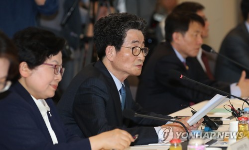 인사말하는 이목희 일자리위원회 부위원장