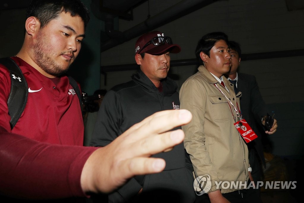 굳은 표정의 장정석 넥센 감독
