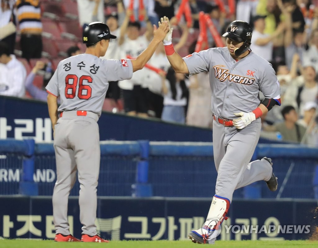 삼성 라이온즈로 옮기는 김동엽