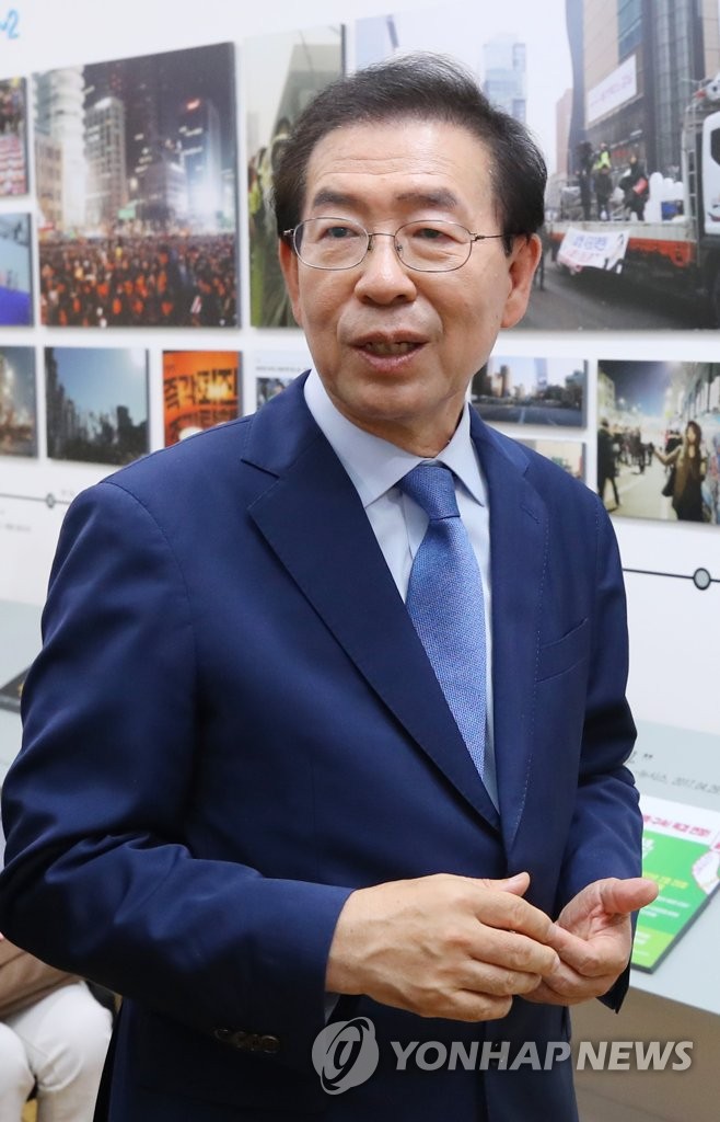 '광화문광장과 함성' 전시관 찾은 박원순