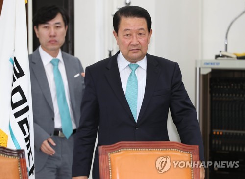 굳은 표정의 박주선 대표