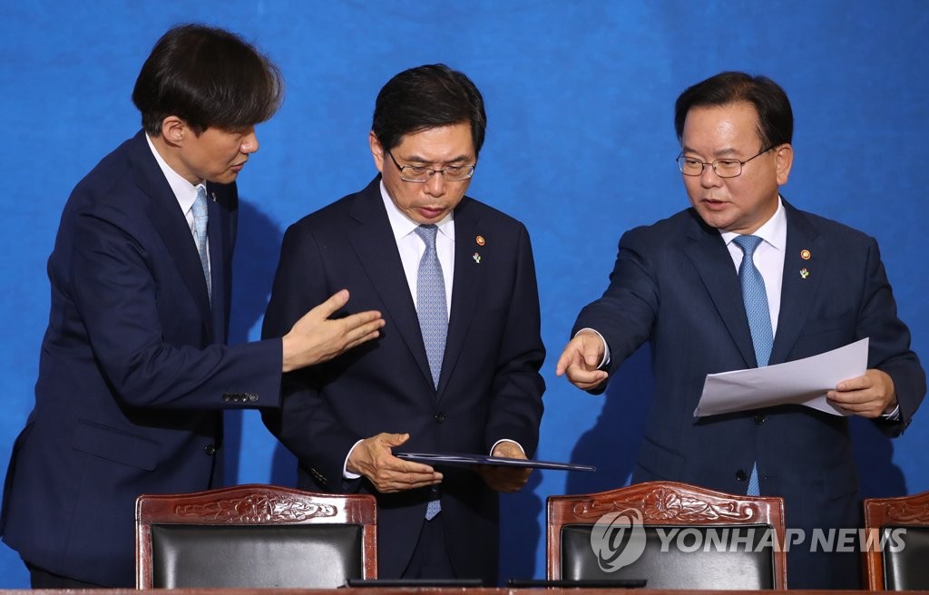 대화하는 조국.박상기.김부겸