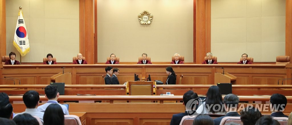'양심적 병역거부' 처벌 합헌, '대체복무제' 없는 병역법 헌법 불합치