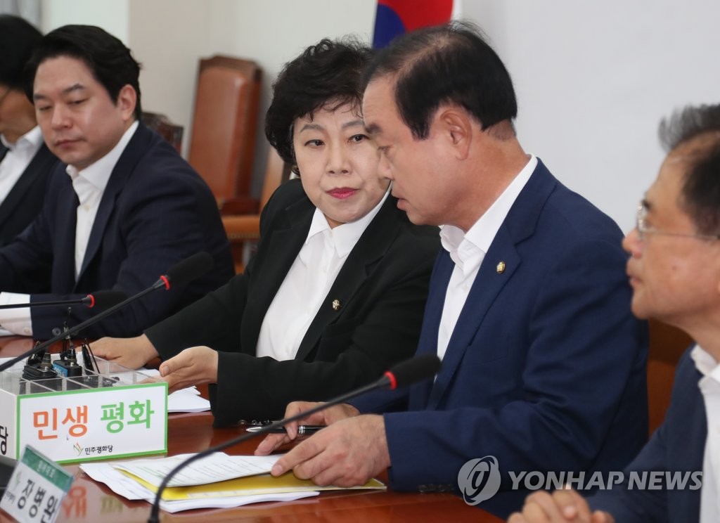 얘기하는 조배숙 대표와 장병완 원내대표