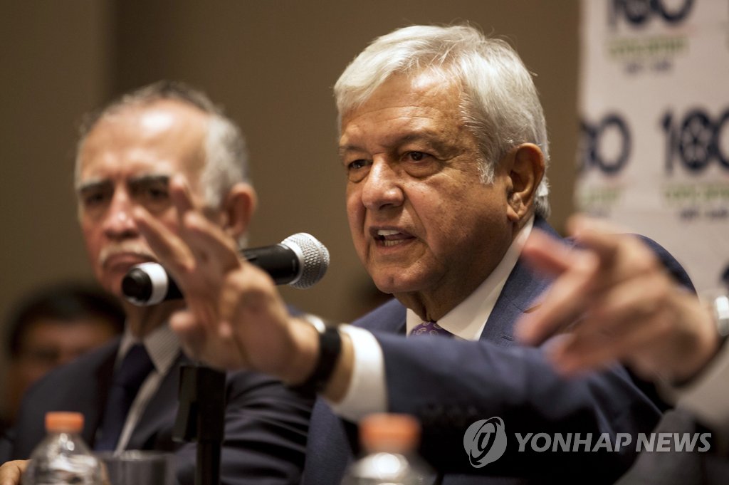 기자회견하는 멕시코 대통령 당선자