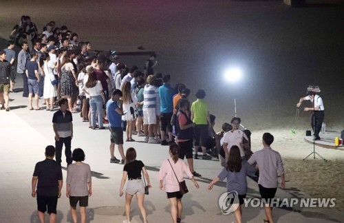 해운대해수욕장 야간 버스킹 공연