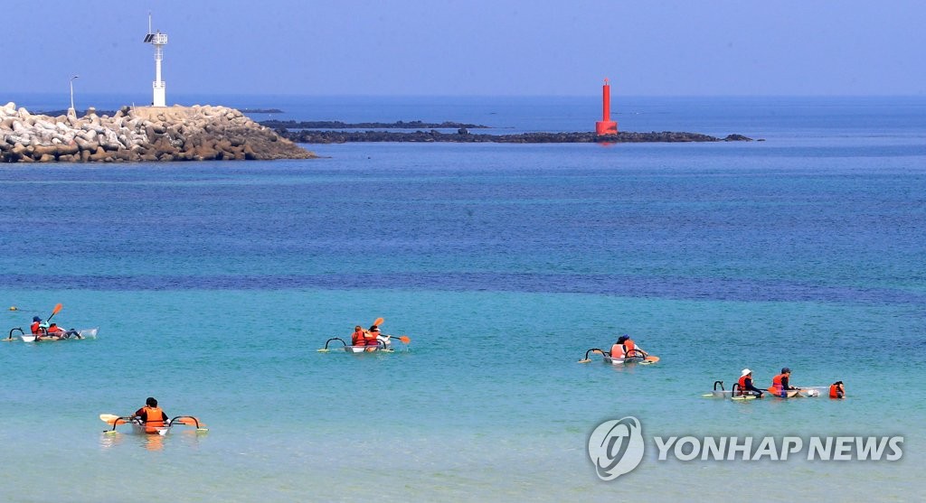 카약과 함께하는 제주 바다의 아침