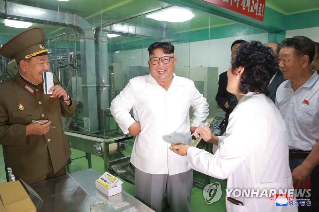 (평양 조선중앙통신=연합뉴스) 북한 김정은 국무위원장이 군부대용 기초식량 생산공장인 525호 공장을 시찰했다고 지난 25일 조선중앙통신이 보도했다. photo@yna.co.kr