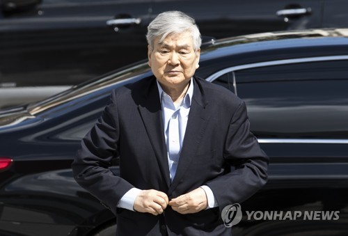 '회삿돈으로 자택경비' 조양호 회장, 경찰 출석