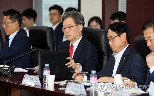 주요 업종 수출 상황 점검하는 통상교섭본부장
