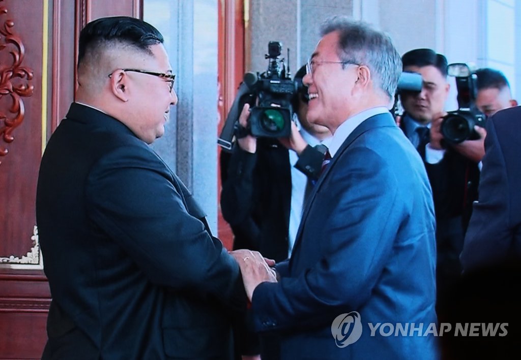 South Korean President Moon Jae-in (R) and North Korean leader Kim Jong-un shake hands after meeting at the headquarters of the Central Committee of the Workers' Party of Korea in Pyongyang for the first round of talks on Sept. 18, 2018. Moon arrived in the North Korean capital earlier in the day for a three-day visit that marked his third bilateral summit with the North Korean leader. (Joint Press Corps-Yonhap)
