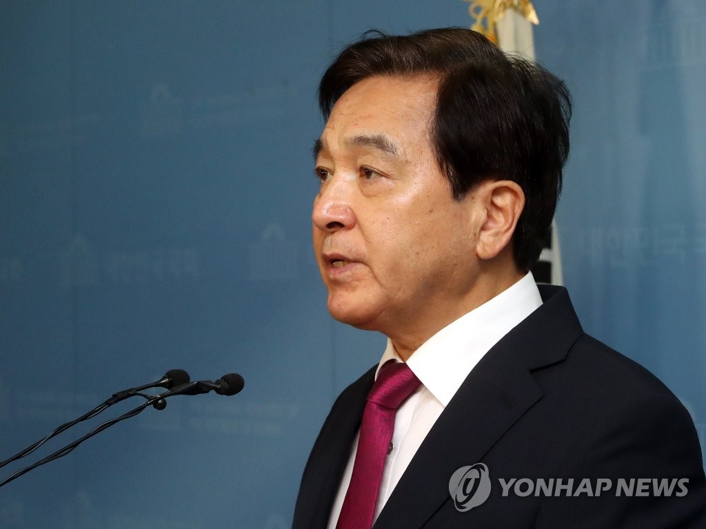 기자회견 하는 심재철 의원