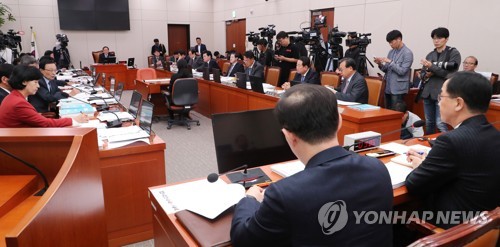 통일부 장관에게 질의하는 이해찬