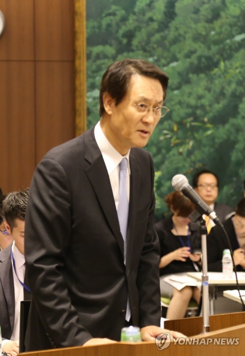 주일대사관 국정감사서 발언하는 이수훈 주일 대사
