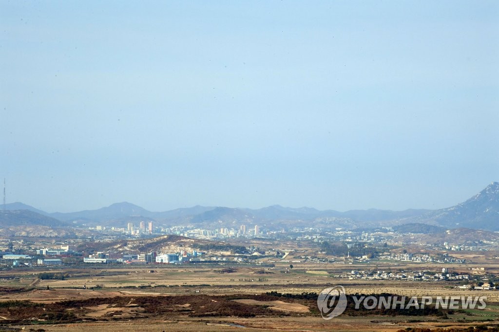 선명하게 보이는 북측 개성공단 일대