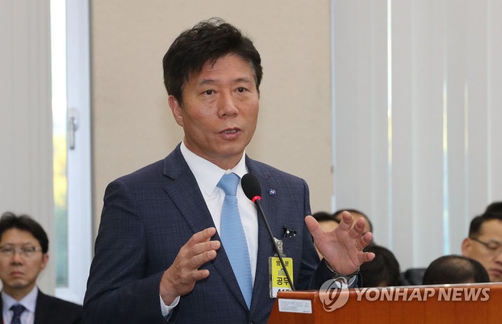 답변하는 김태호 서울교통공사 사장