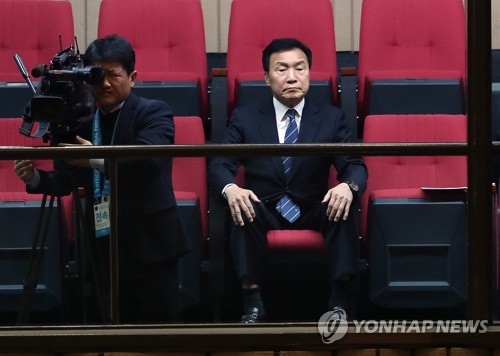 문재인 대통령 시정연설 듣는 손학규 대표