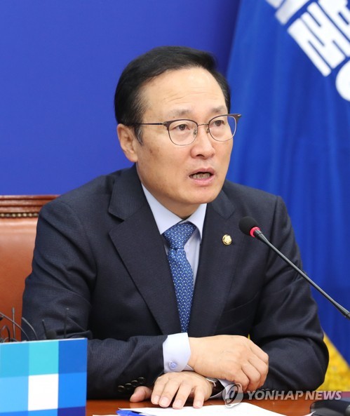 최고위원회의에서 발언하는 홍영표