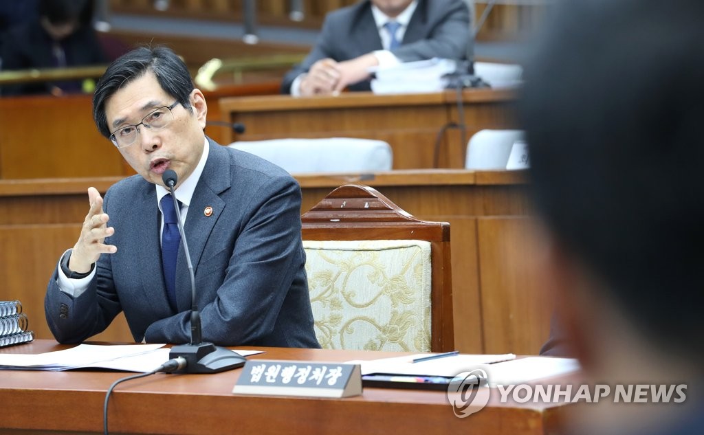 질의 답변하는 박상기 법무부 장관