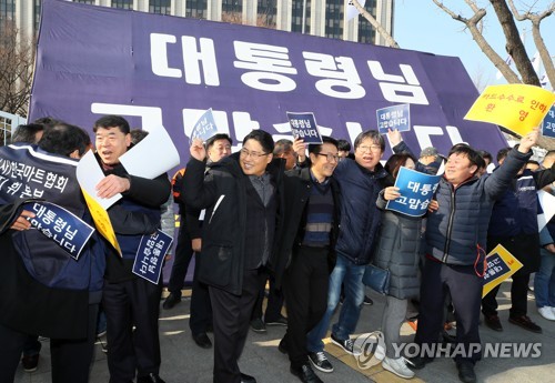 '카드수수료 인하'에 자영업자들 기쁨의 포옹