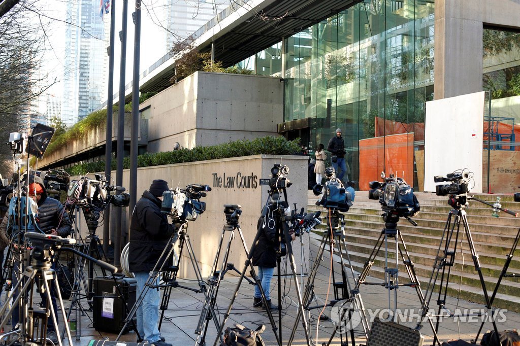 멍완저우 화웨이 CFO 재판에 쏠린 '시선 집중'