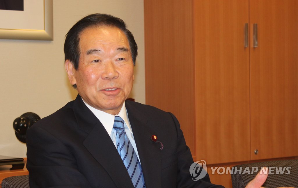 インタビューに応じる額賀日韓議連会長 インタビューに応じる額賀日韓議連会長