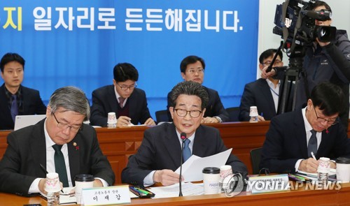 모두발언하는 이목희 부위원장