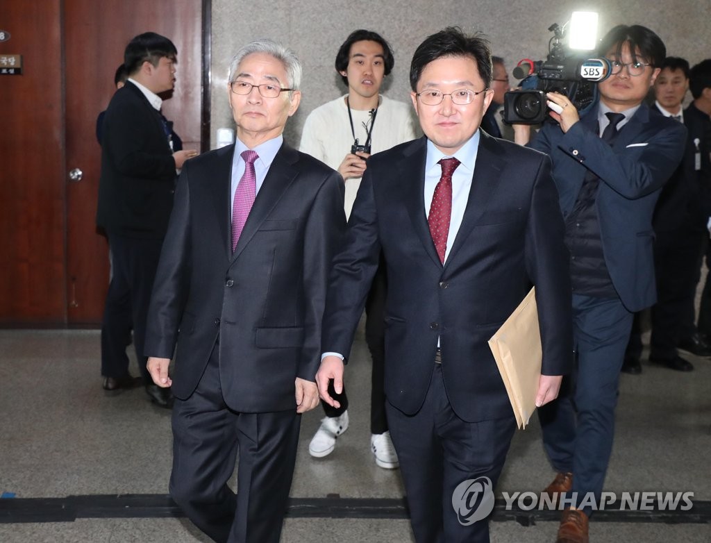 한국당 비대위 회의 참석하는 조강특위 위원들