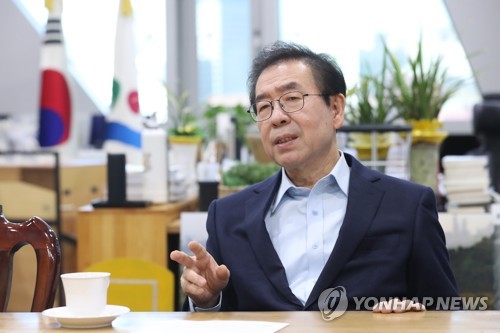 인터뷰하는 박원순 시장