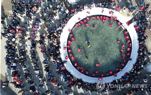 화천산천어축제, 주말에도 인기