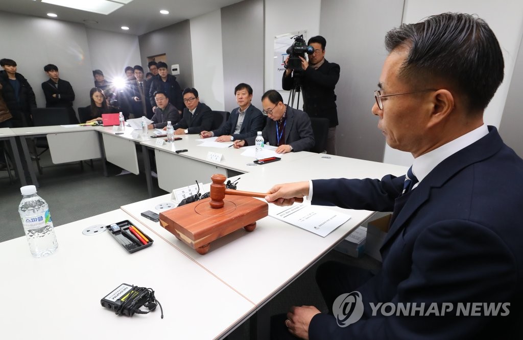 개의선언하는 김영규 위원장