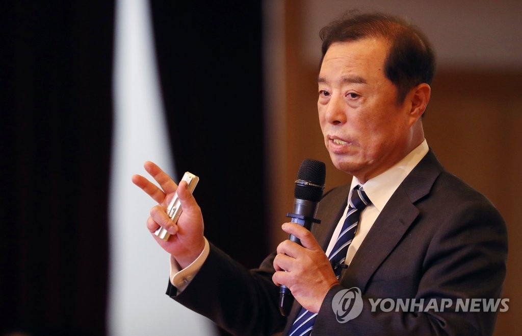 부산 찾아 대학생 앞에서 강연하는 김병준