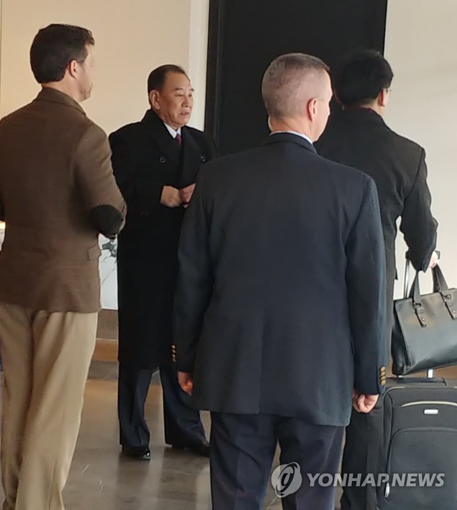 미 워싱턴DC 호텔을 나서는 북한 김영철 노동당 부위원장