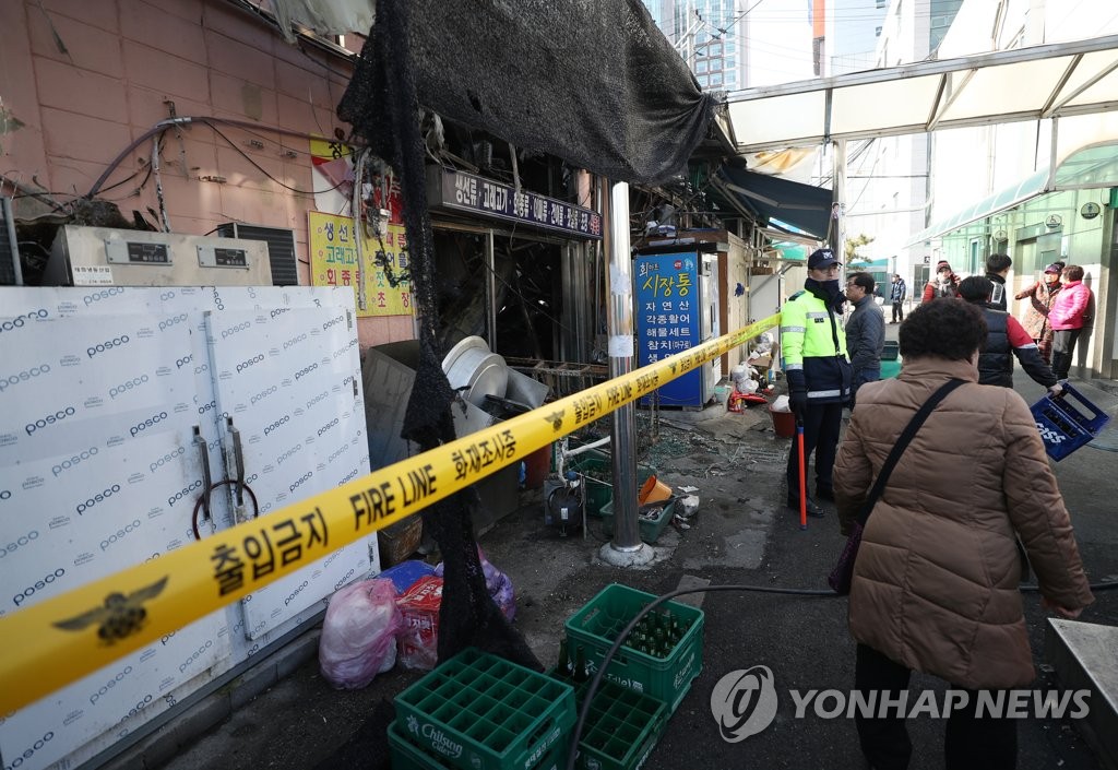'저 냉장고에 물건이 가득한데'