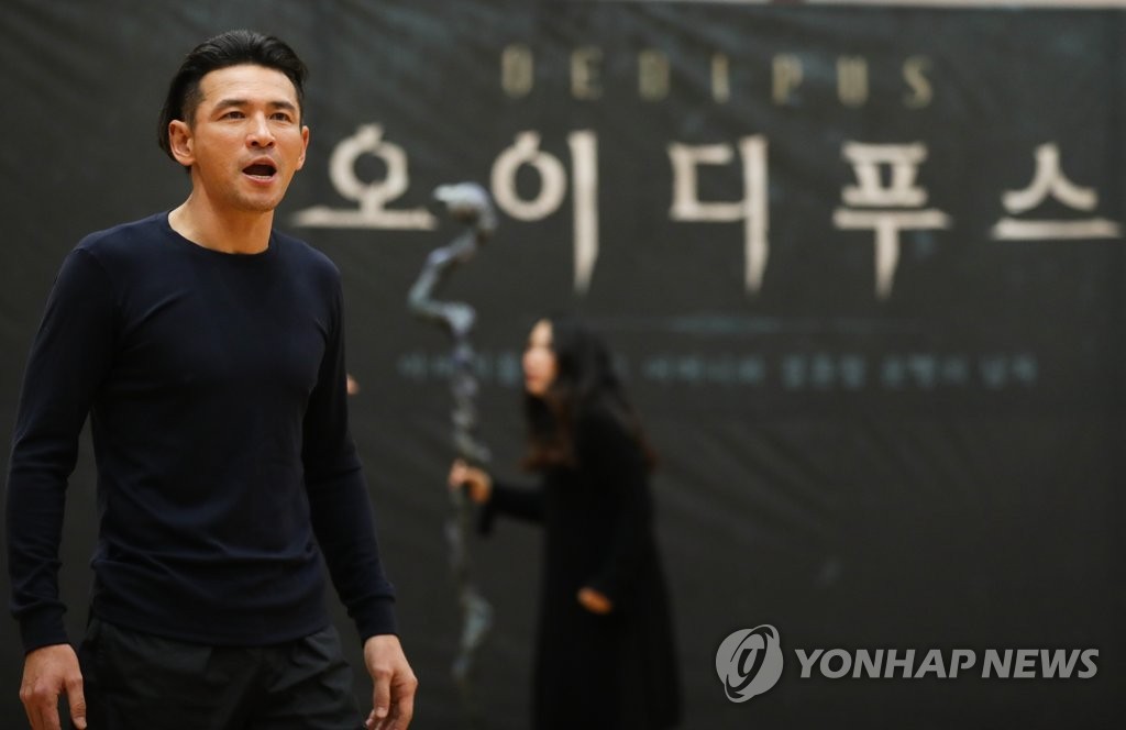 열연하는 황정민