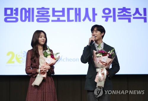 소감 말하는 이제훈