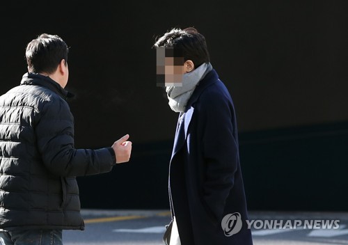 '버닝썬 폭행 피해 주장' 20대 경찰 소환